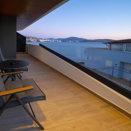 Yacht Premium Hotel Sarande Ngoại thất bức ảnh