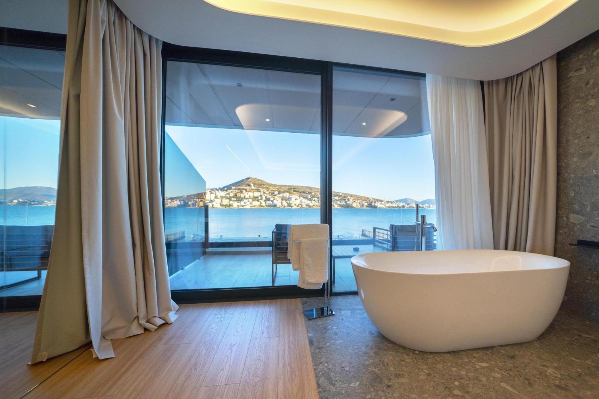 Yacht Premium Hotel Sarande Ngoại thất bức ảnh